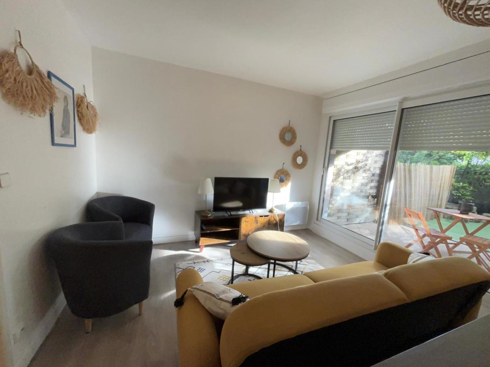 Appartement En Centre Ville Avec Cour Face Au Parc Pasteur オルレアン エクステリア 写真