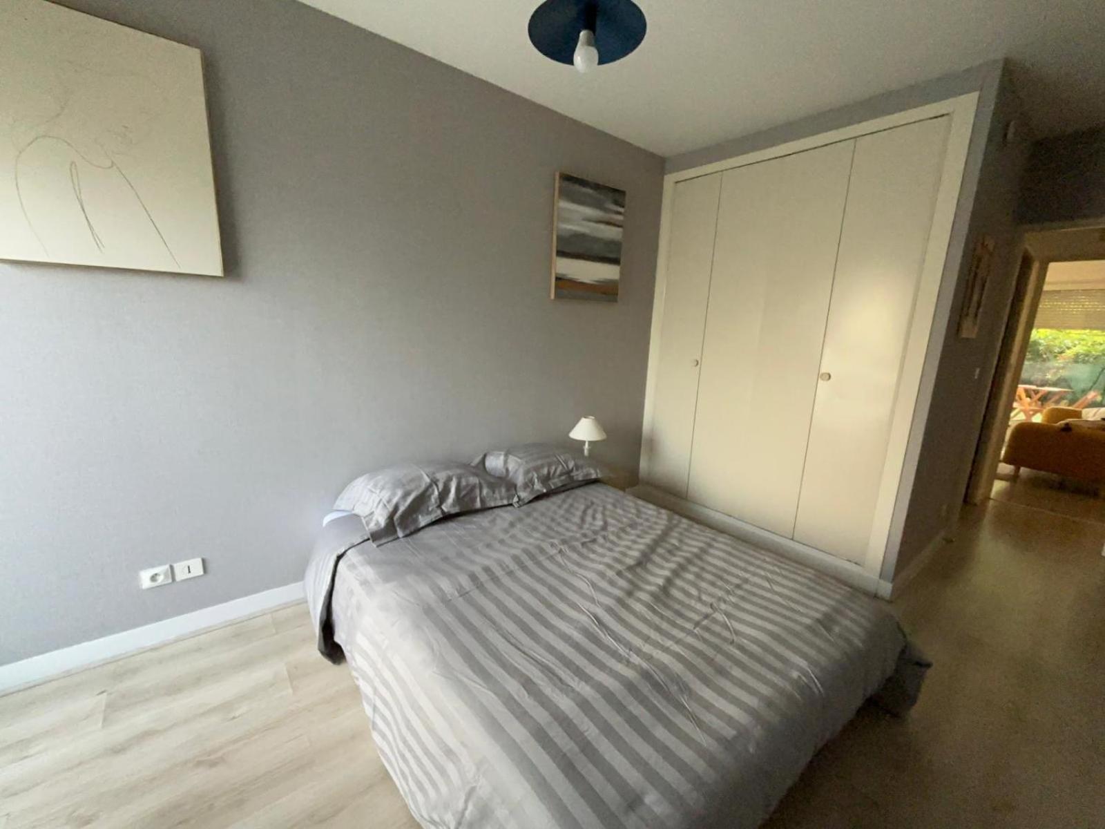 Appartement En Centre Ville Avec Cour Face Au Parc Pasteur オルレアン エクステリア 写真