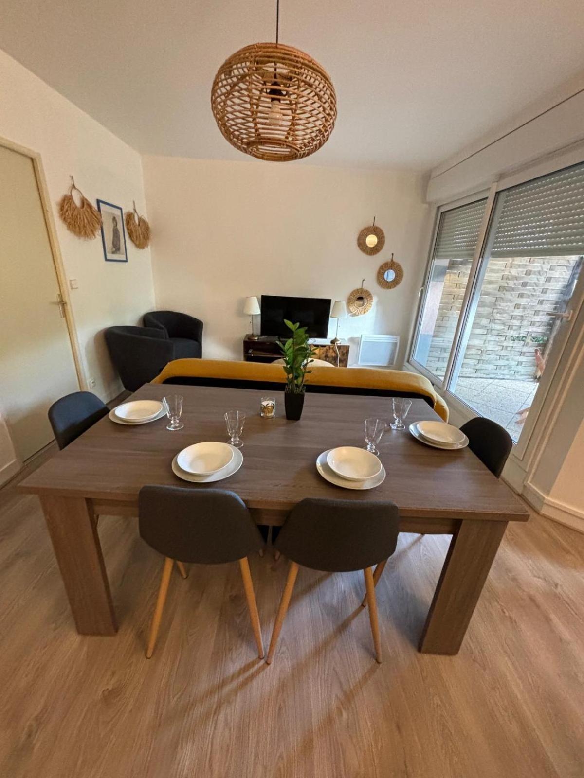 Appartement En Centre Ville Avec Cour Face Au Parc Pasteur オルレアン エクステリア 写真
